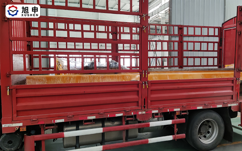 青島客戶訂購的焊接操作機驗收合格，裝車發往客戶現場